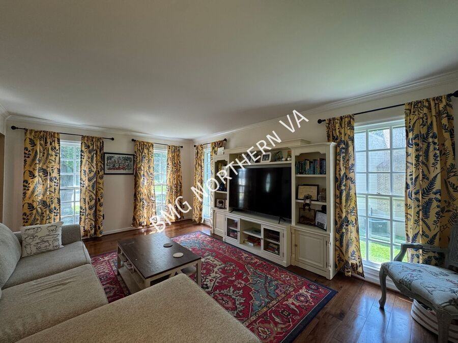 10205 Daylily Ct - Photo 5 of 50