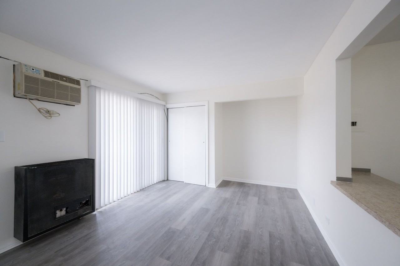 15311 Knox Ave Apt 16 - Photo 6 of 10