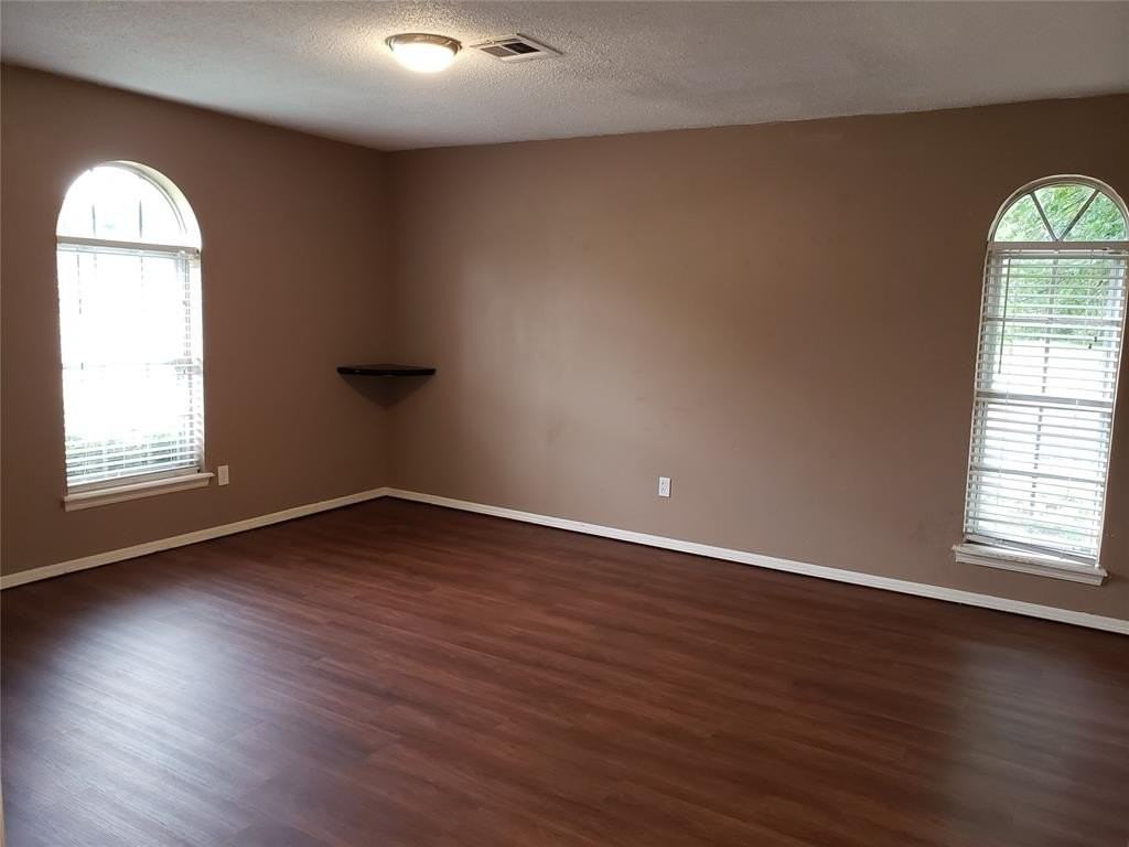 1932 Elmhurst Dr - Photo 2 of 13