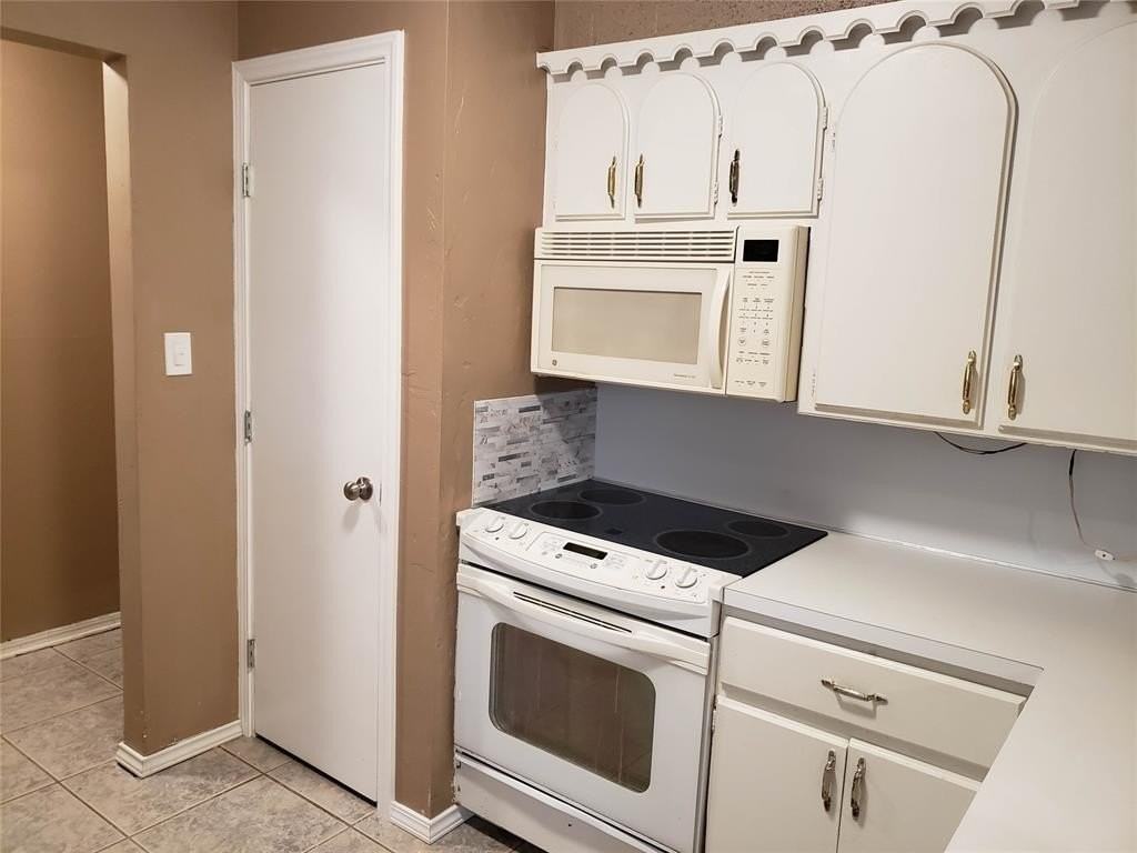 1932 Elmhurst Dr - Photo 5 of 13