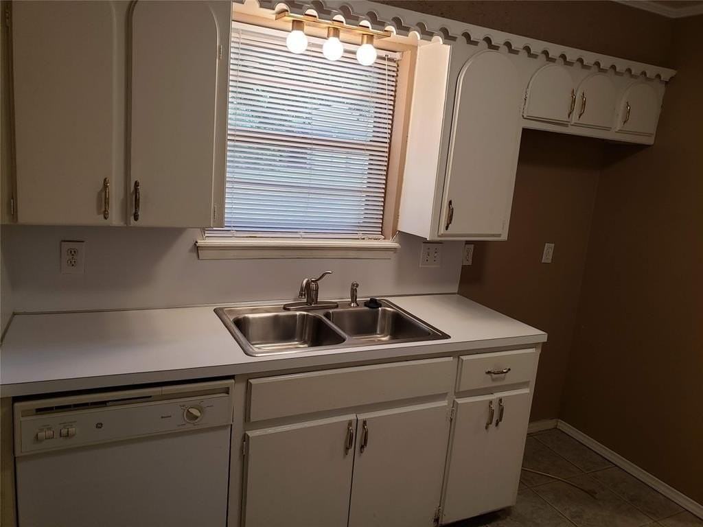 1932 Elmhurst Dr - Photo 6 of 13