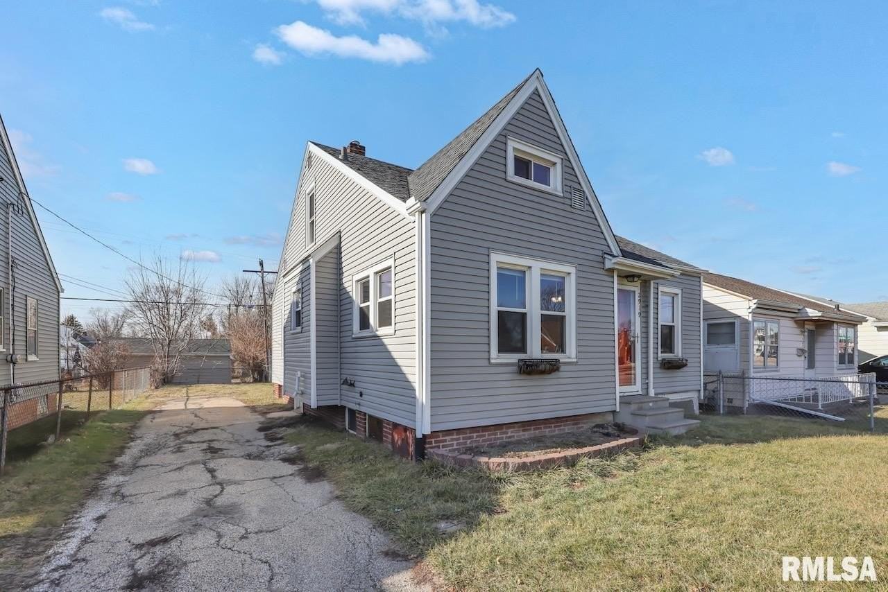 2919 N University St - Photo 2 of 27