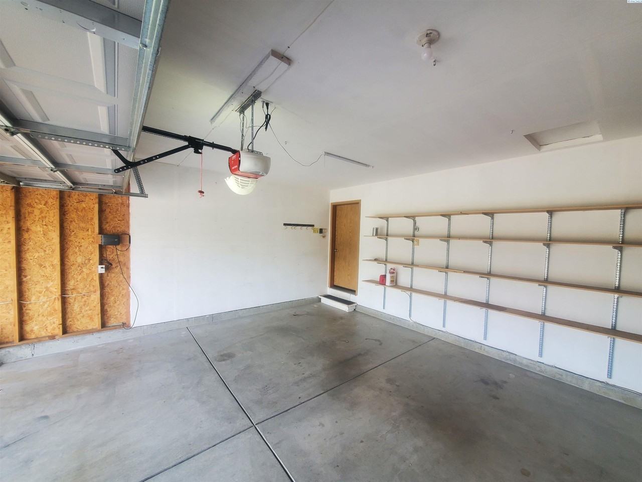 5006 Sinai Dr - Photo 3 of 23