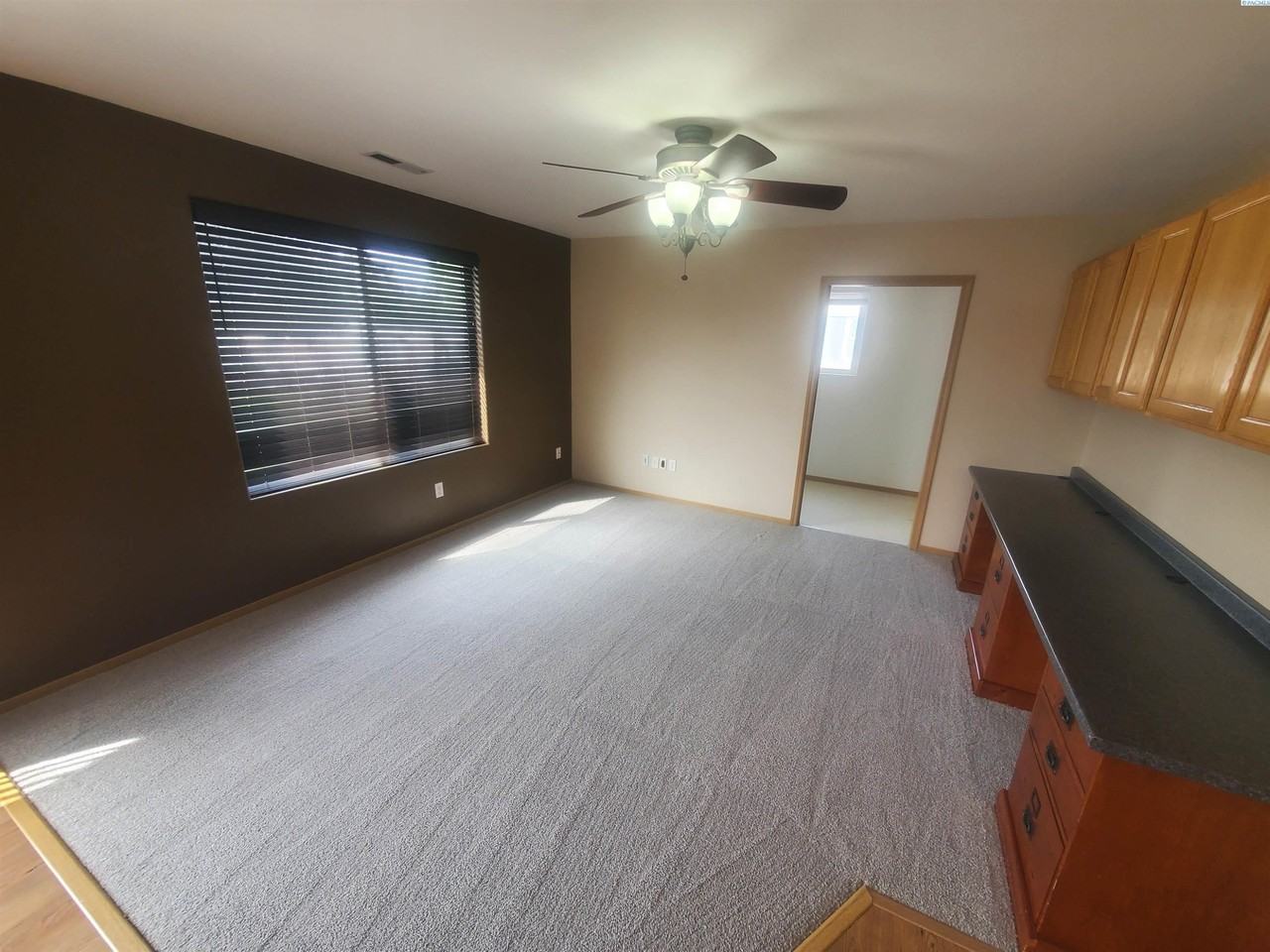 5006 Sinai Dr - Photo 4 of 23