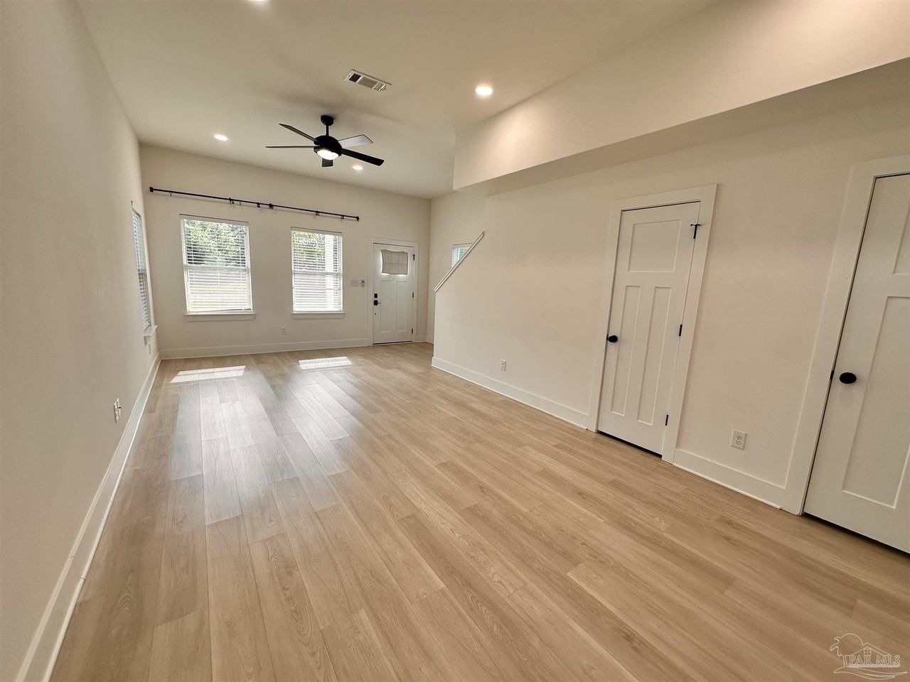 5245 Viking Rd - Photo 3 of 18
