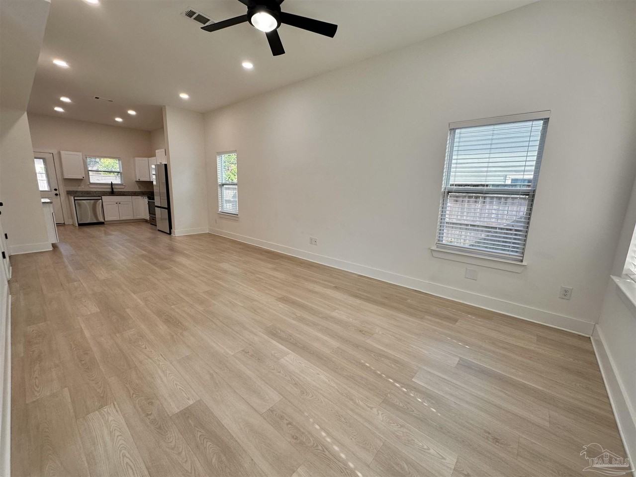 5245 Viking Rd - Photo 4 of 18