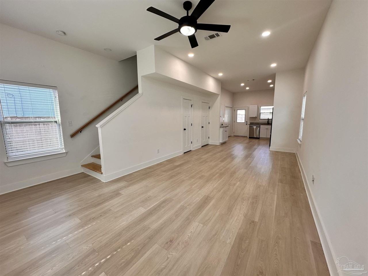 5245 Viking Rd - Photo 5 of 18