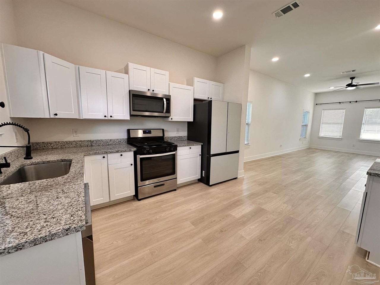 5245 Viking Rd - Photo 7 of 18
