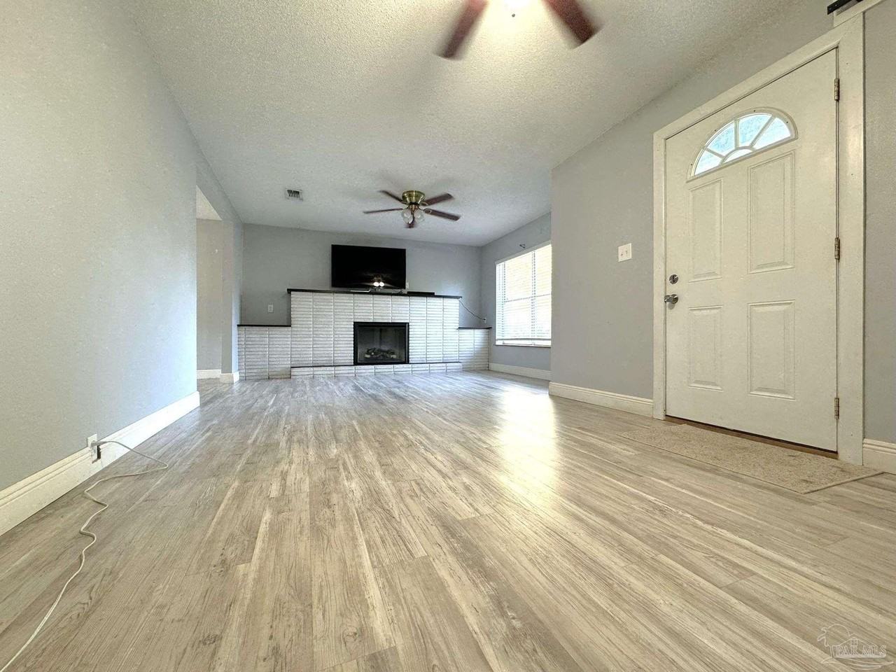 7221 Yoshida St - Photo 3 of 11