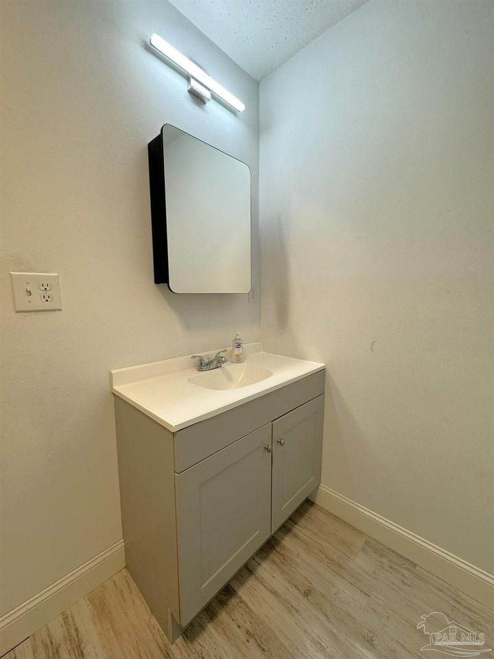 7221 Yoshida St - Photo 7 of 11