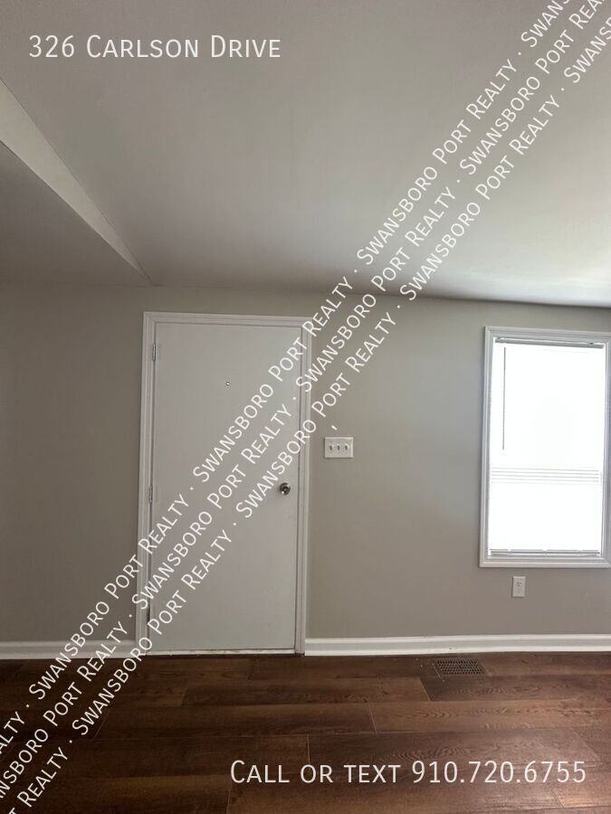 326 Carlson Dr - Photo 4 of 16