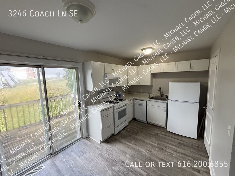 3246 Coach Ln Se - Photo 5 of 10