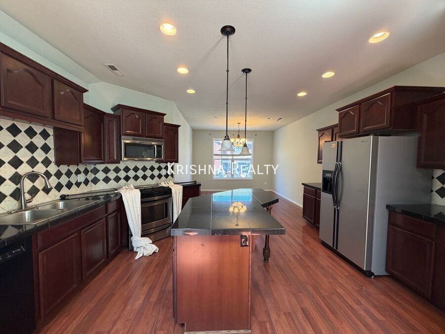 19076 Sw York St - Photo 3 of 14