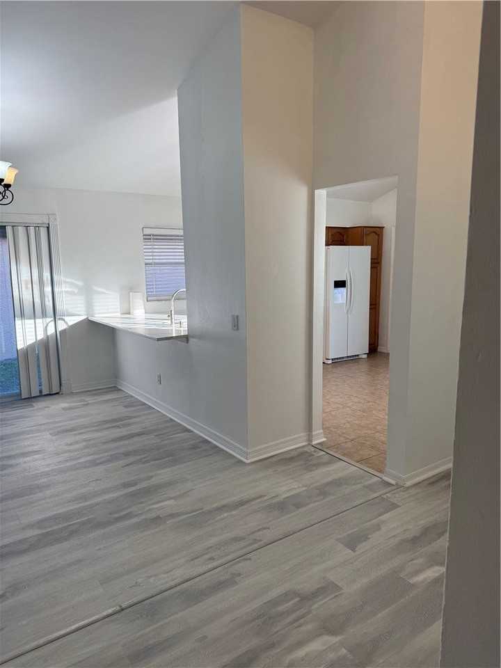 542 10th Pl - Photo 5 of 18