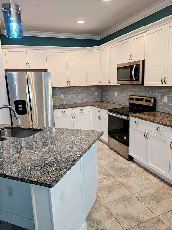 2557 Bella Vista Cir - Photo 2 of 17