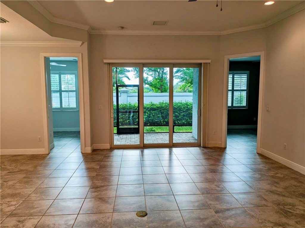 2557 Bella Vista Cir - Photo 4 of 17