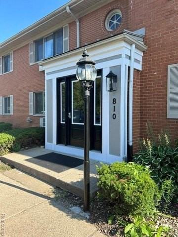 810 Plate St - Photo 2 of 8