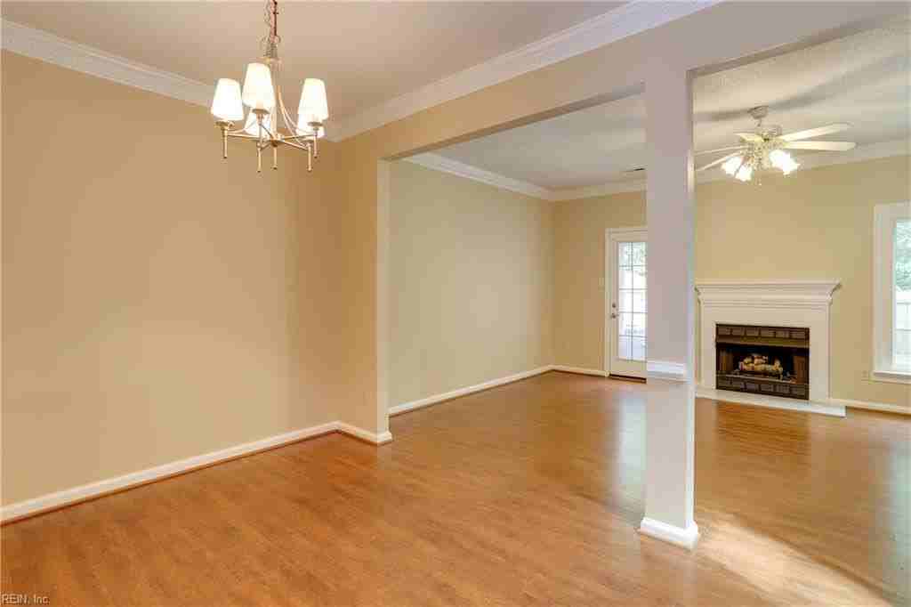771 Creekside Cres - Photo 4 of 31