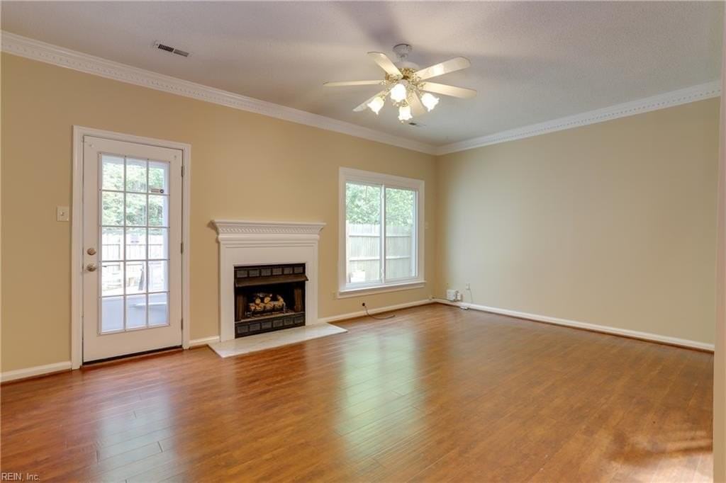 771 Creekside Cres - Photo 6 of 31