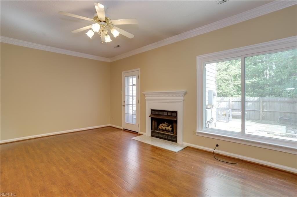 771 Creekside Cres - Photo 7 of 31