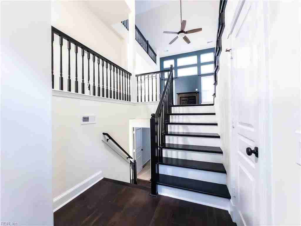 3021 Bay Shore Ln - Photo 3 of 32