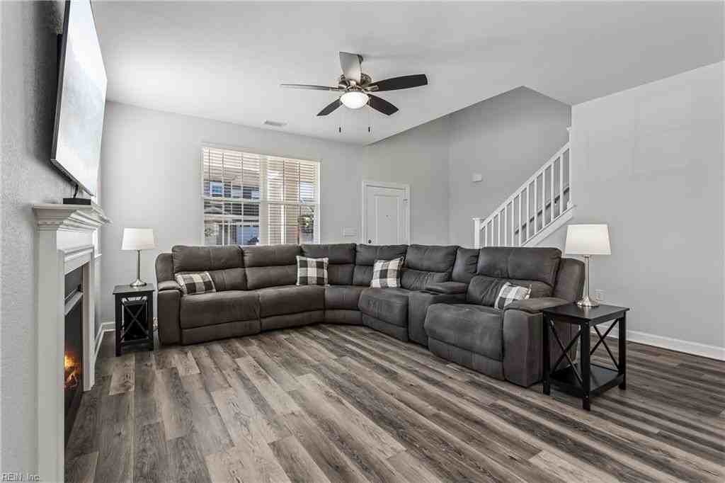 1920 Briton Ln - Photo 6 of 50