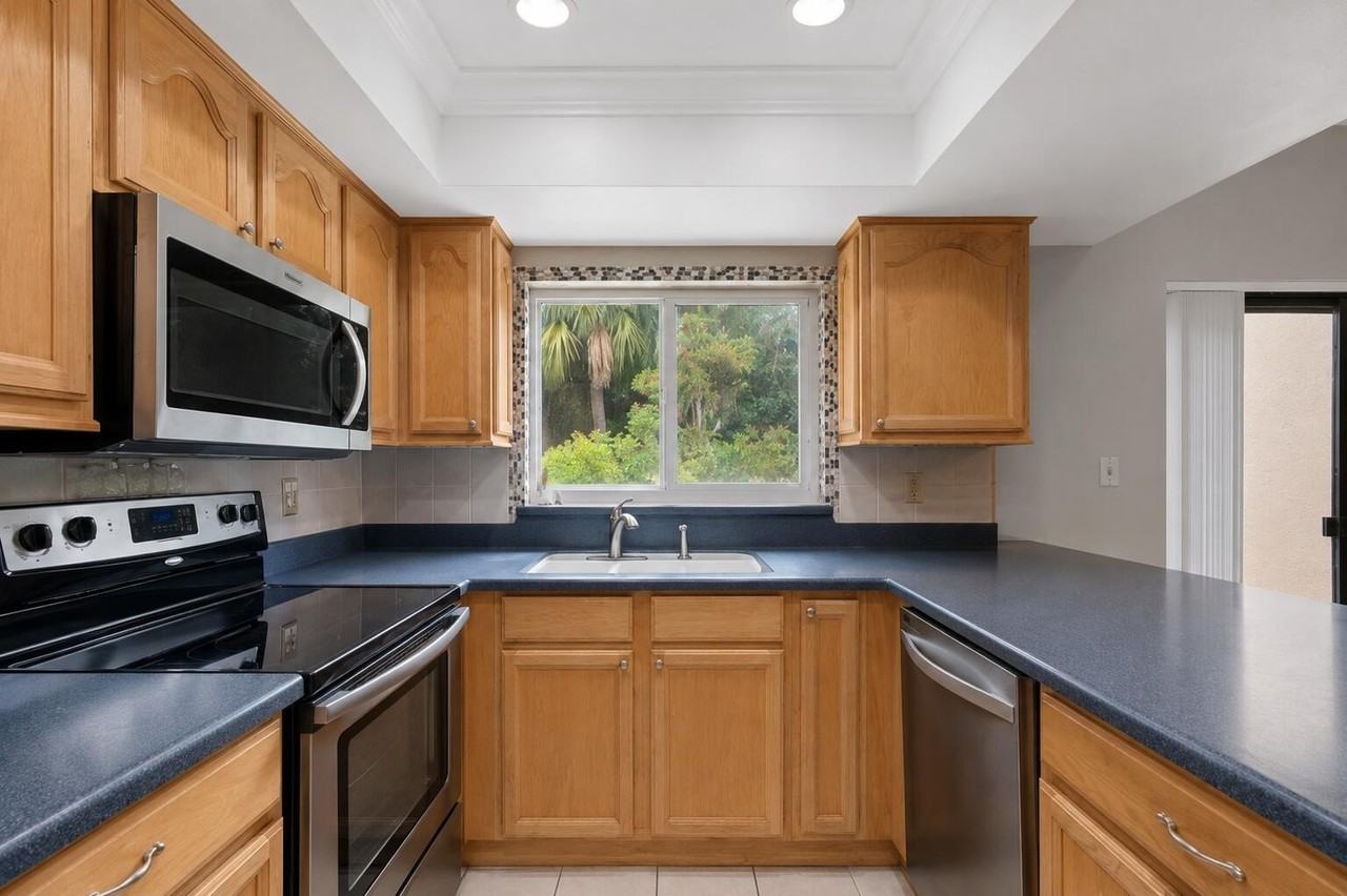 3130 Kingswood Ter - Photo 5 of 45