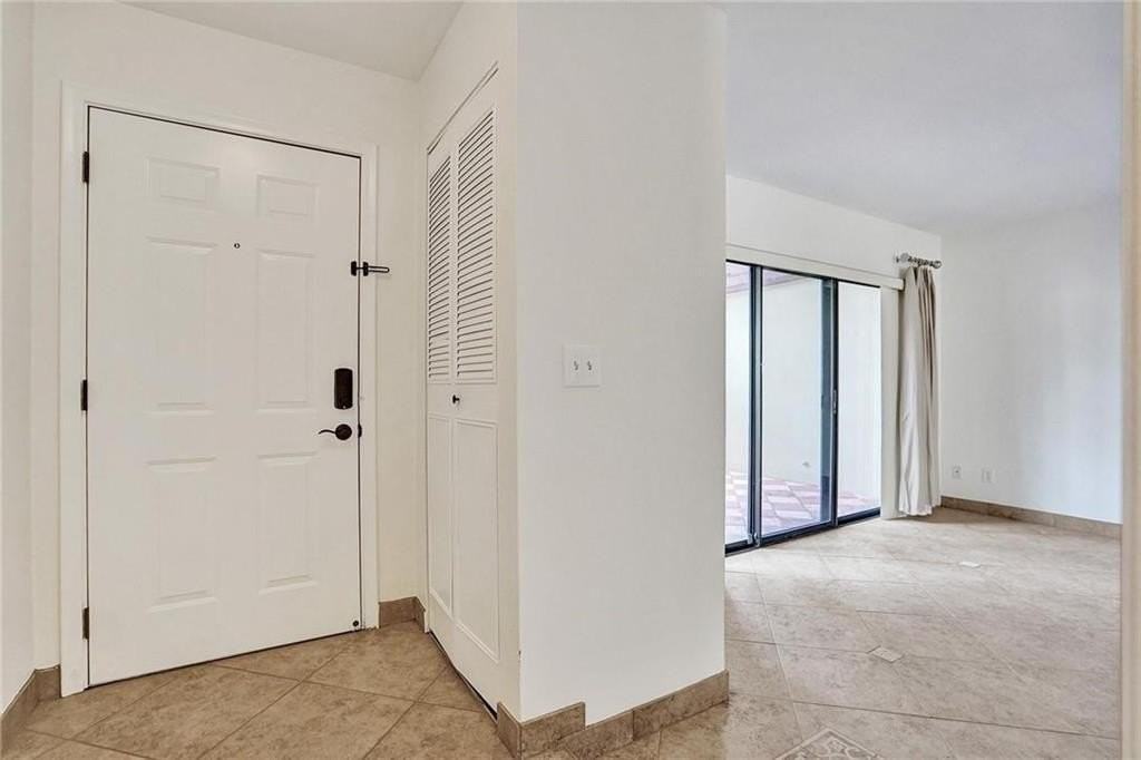 4924 Sheridan St - Photo 5 of 35