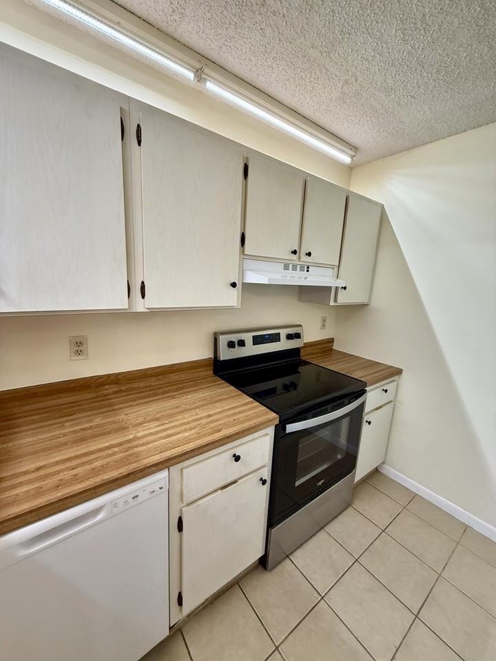 3764 N University Dr #I8 - Photo 3 of 11
