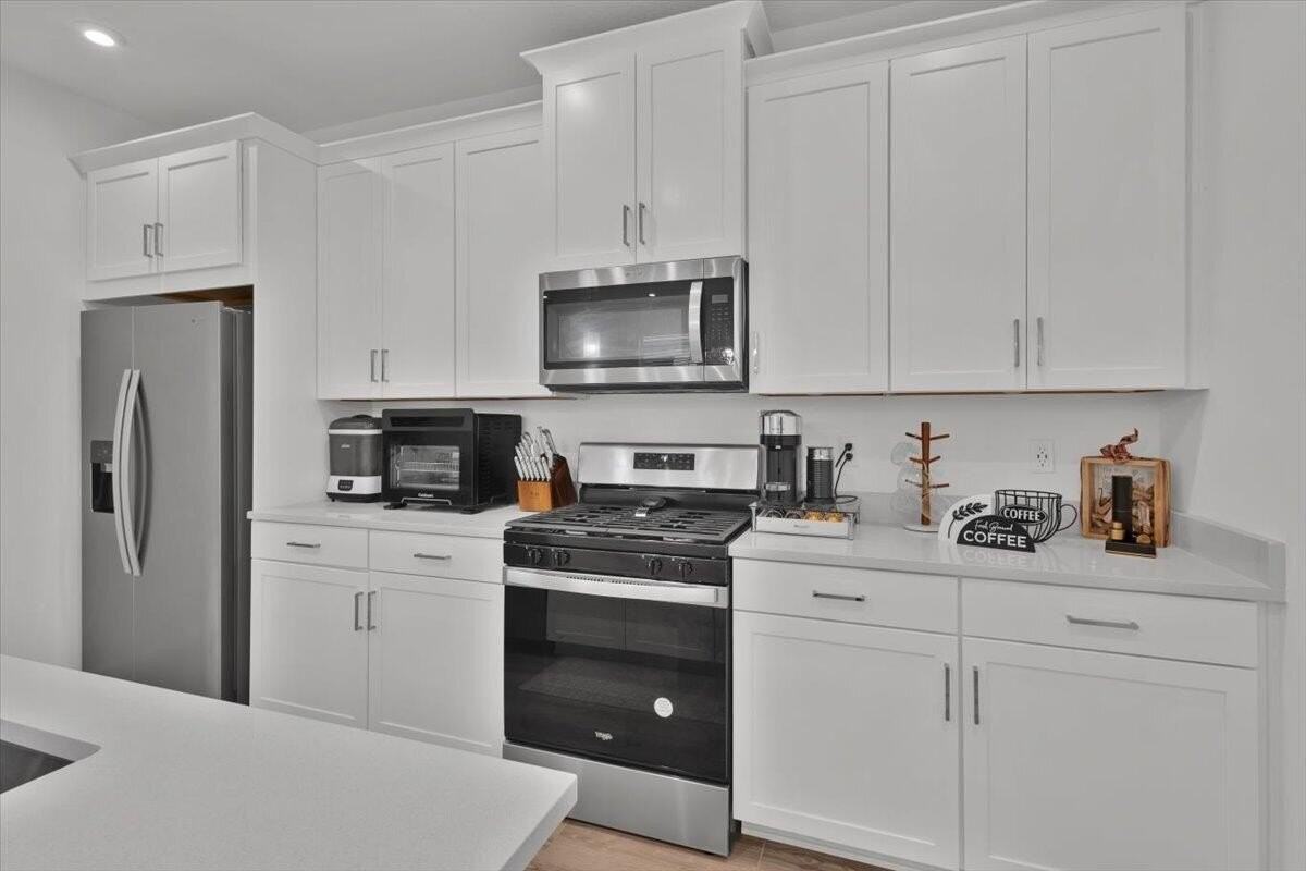 12736 Sw Eleanor Dr - Photo 5 of 47