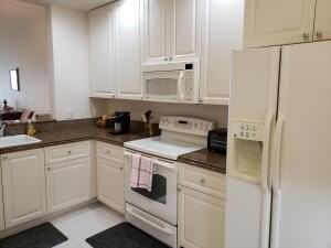 27 Harbour Isle Dr W #305 - Photo 4 of 31