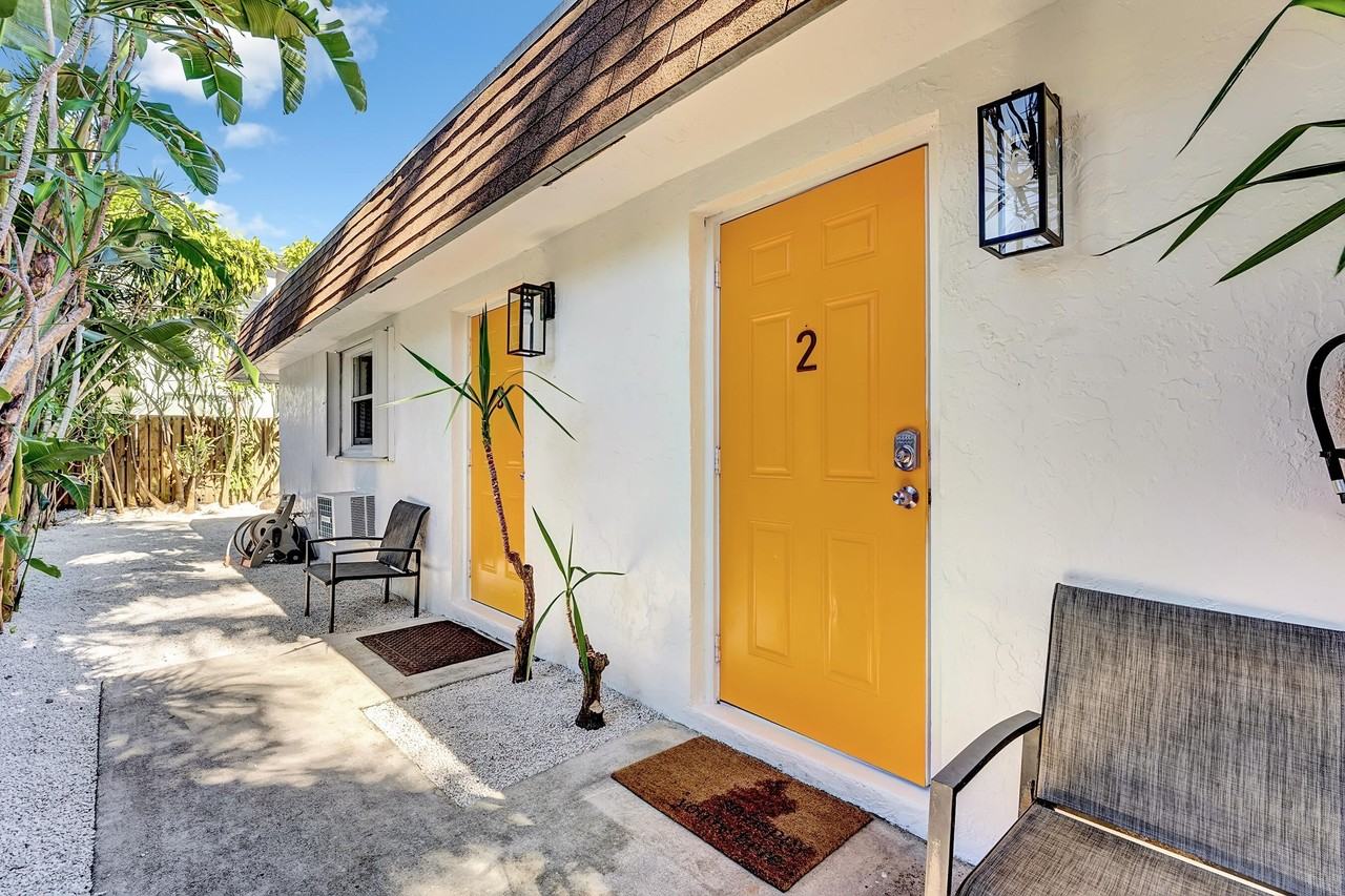 813 SW Middle Street Court - Photo 2 of 17