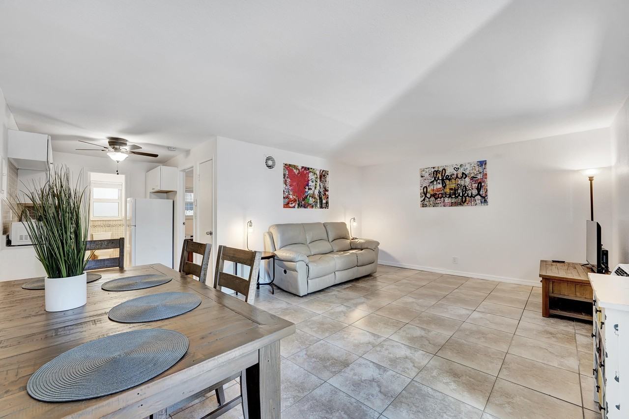 813 SW Middle Street Court - Photo 3 of 17