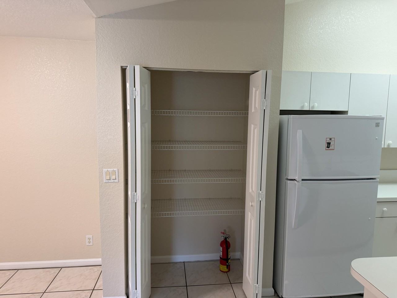 14011 Veronica Ct - Photo 5 of 29