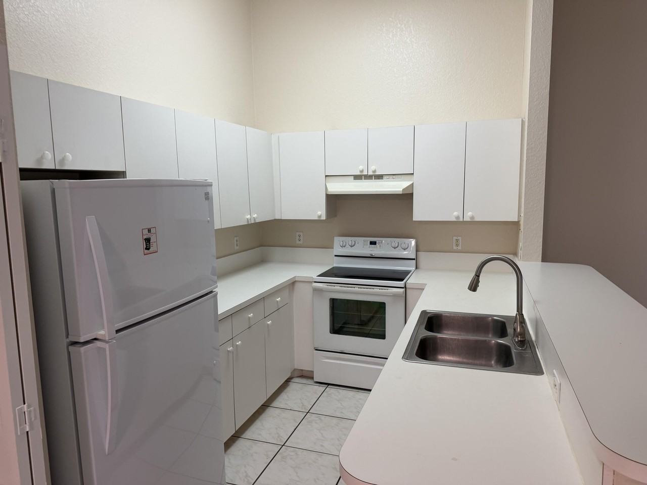 14011 Veronica Ct - Photo 7 of 29