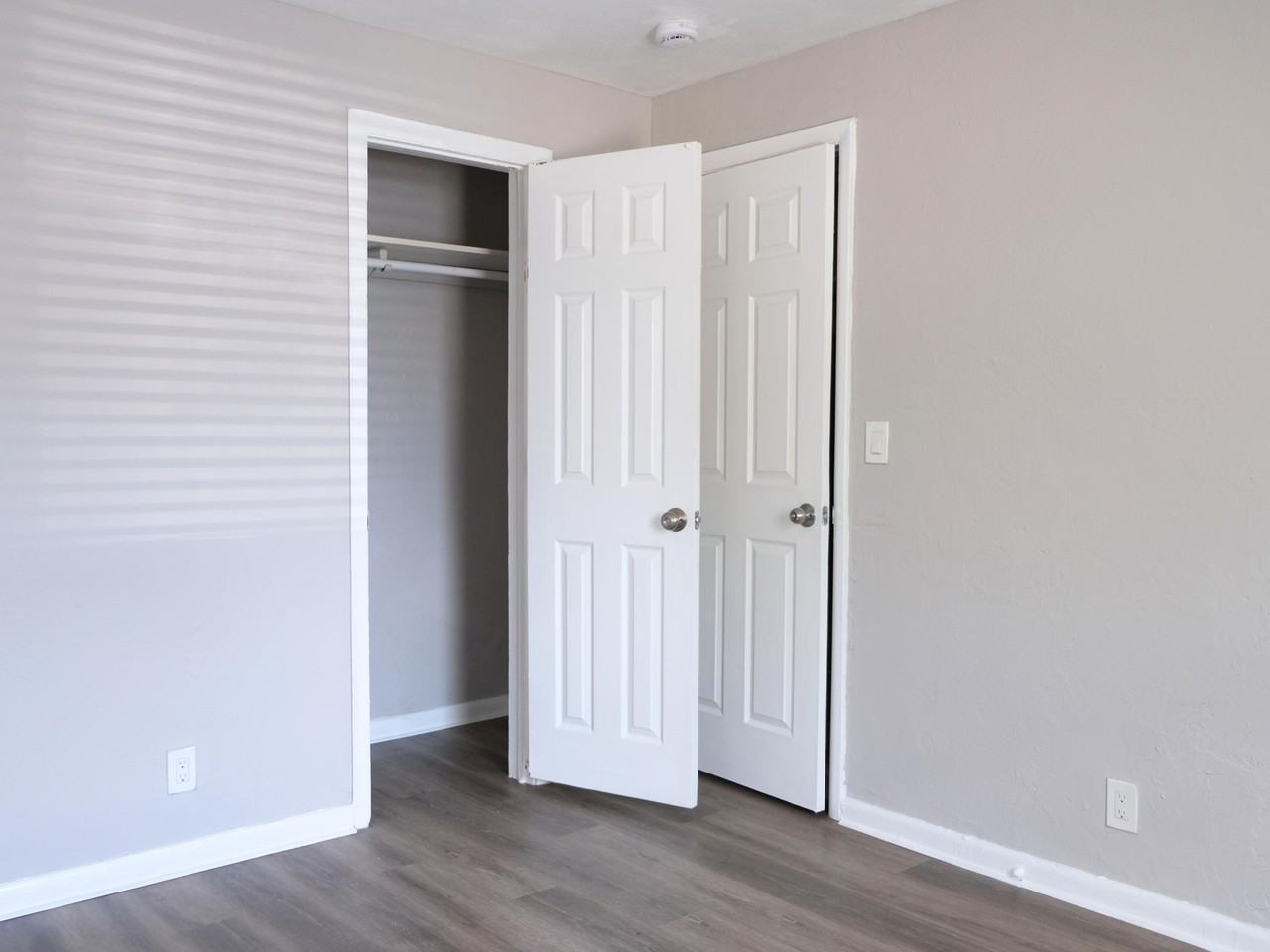 1009 9th St #1 - Photo 4 of 10
