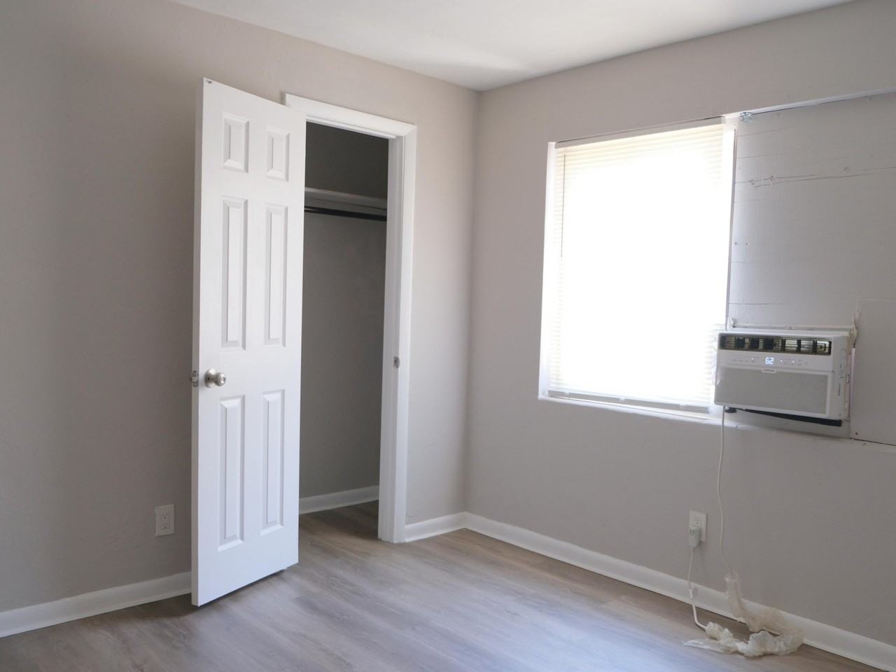 1009 9th St #1 - Photo 5 of 10