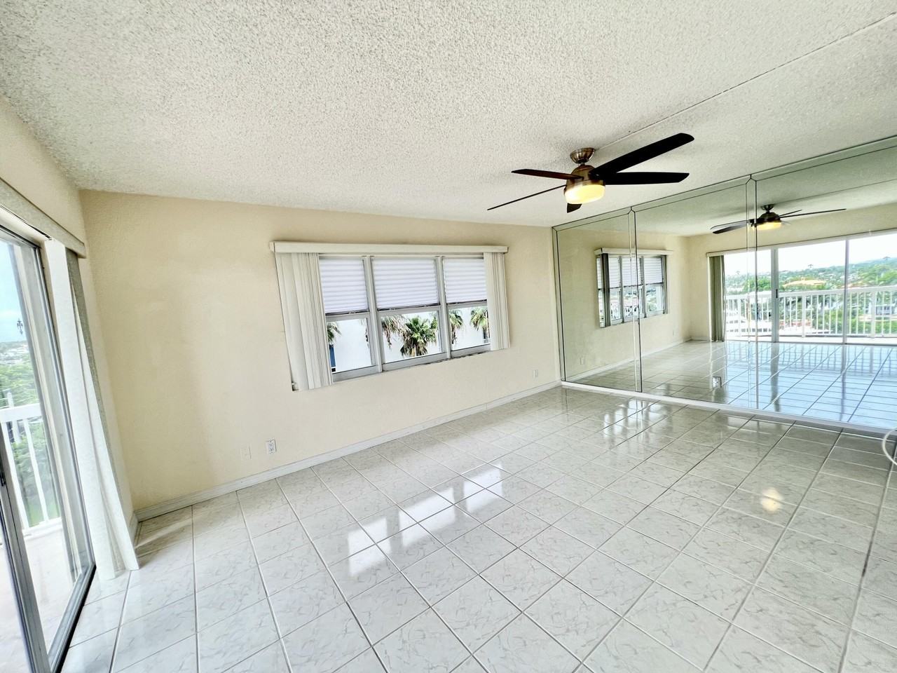 1069 Hillsboro Mile #606 - Photo 6 of 28