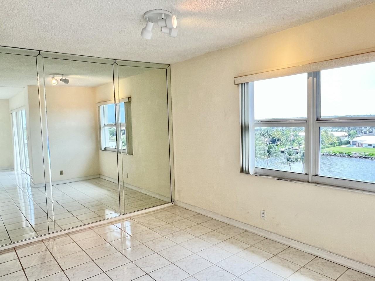 1069 Hillsboro Mile #606 - Photo 7 of 28