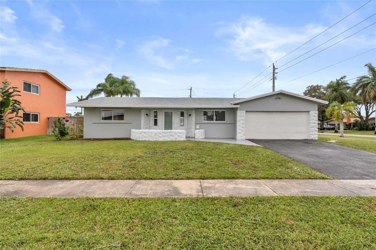 4490 Nw 8th St - Photo 2 of 28