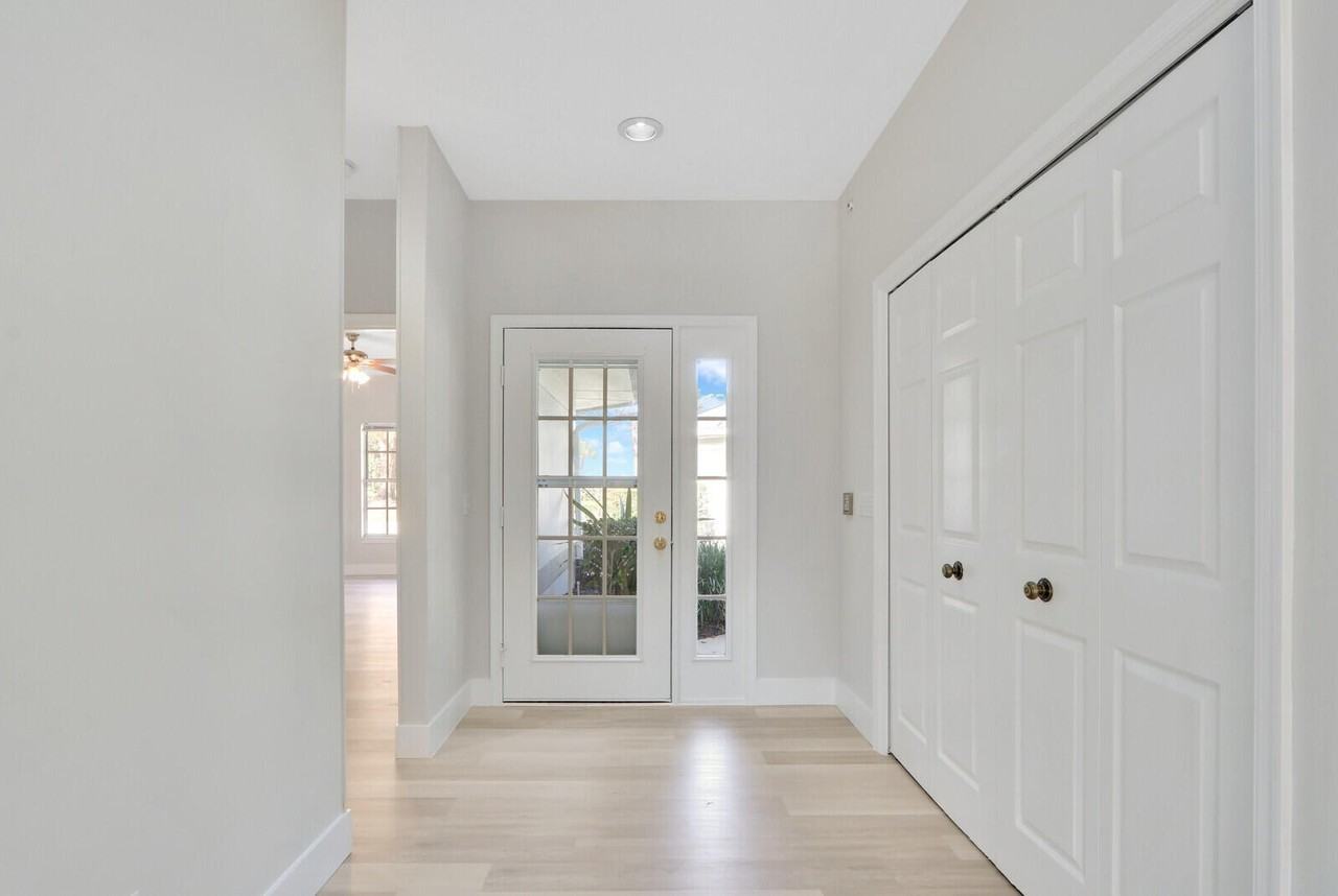 7340 Pine Creek Way - Photo 4 of 48