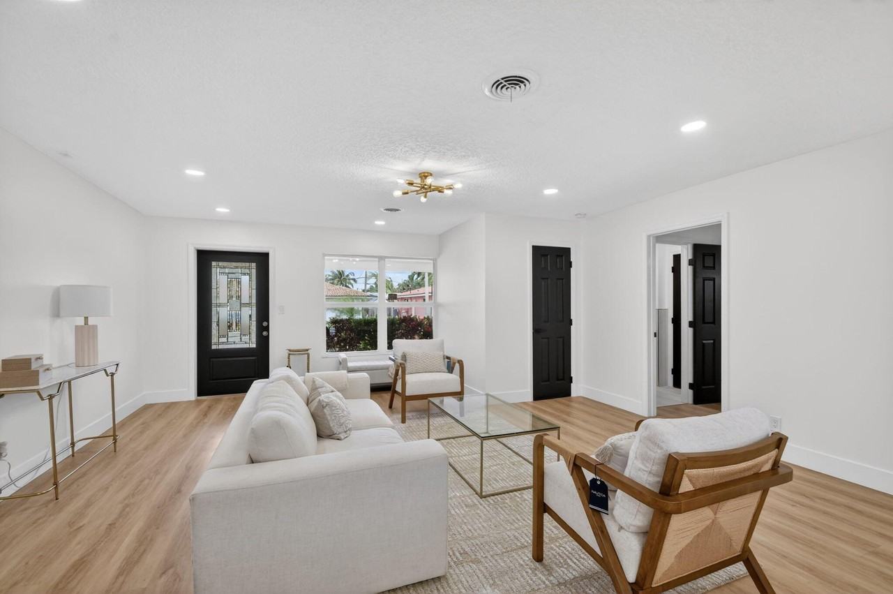 1221 Singer Dr - Photo 6 of 29