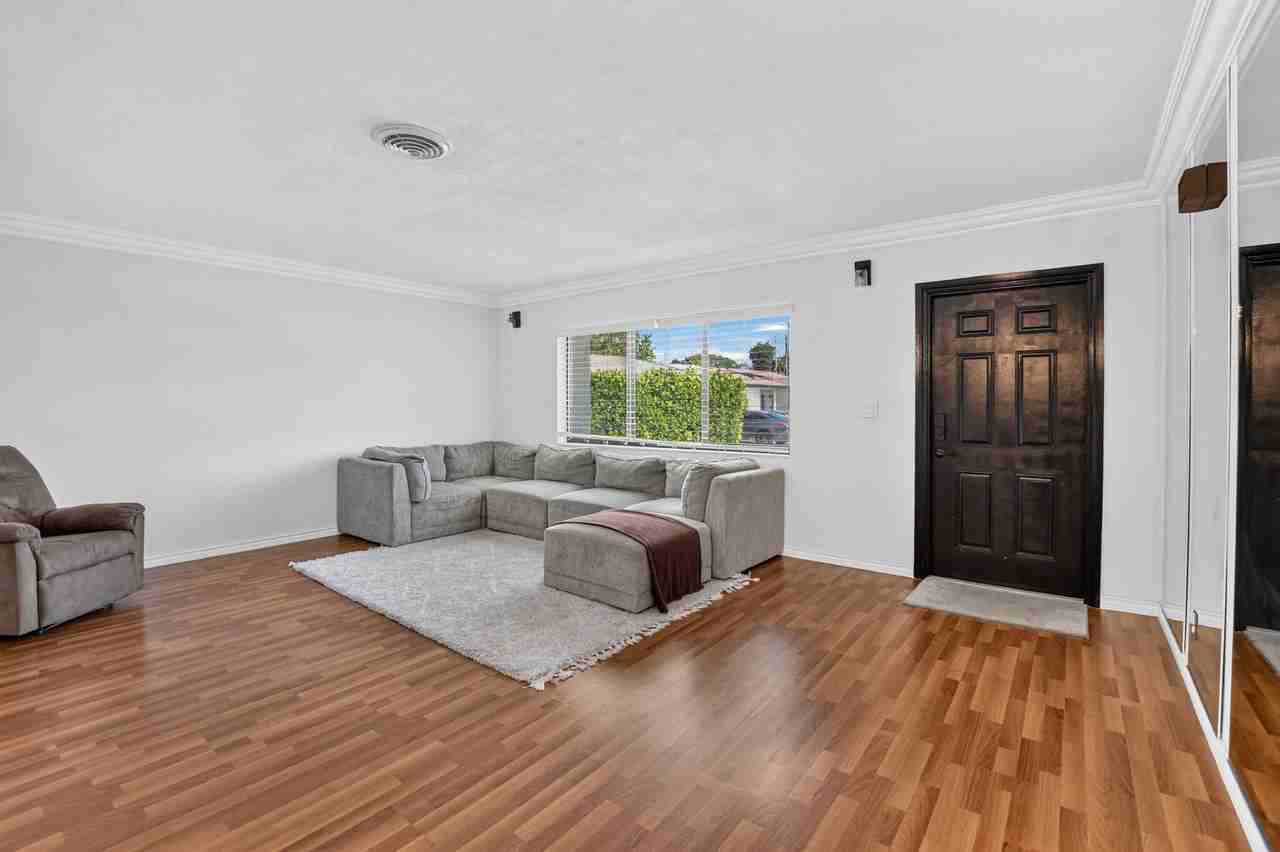308 Se 2nd St - Photo 3 of 31
