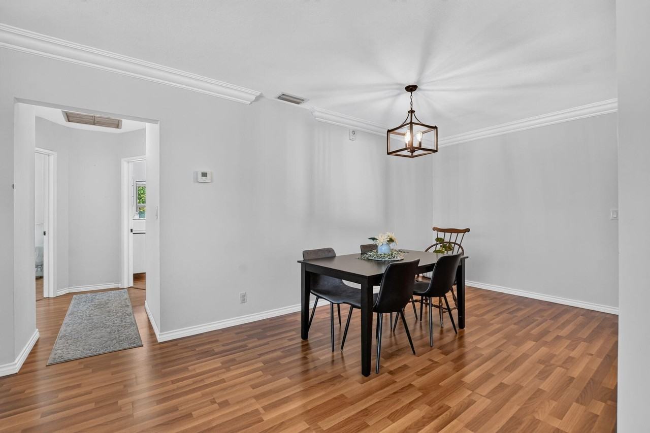 308 Se 2nd St - Photo 6 of 31