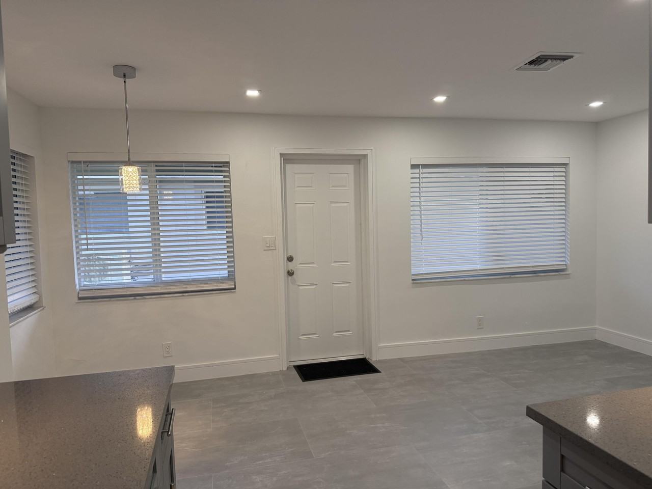 1133 Ne 16th Ave #10 - Photo 4 of 21