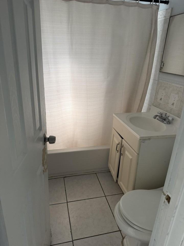 123 Sw 22nd Ave - Photo 3 of 13