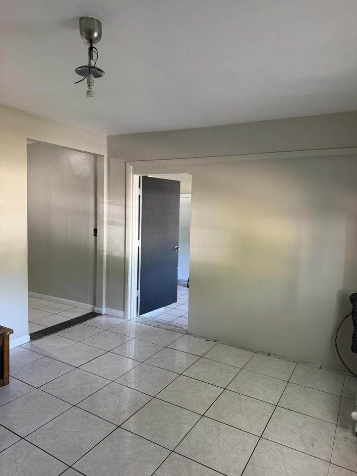 123 Sw 22nd Ave - Photo 4 of 13