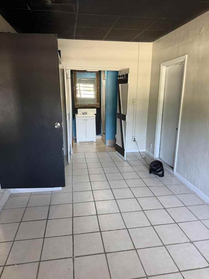 123 Sw 22nd Ave - Photo 5 of 13
