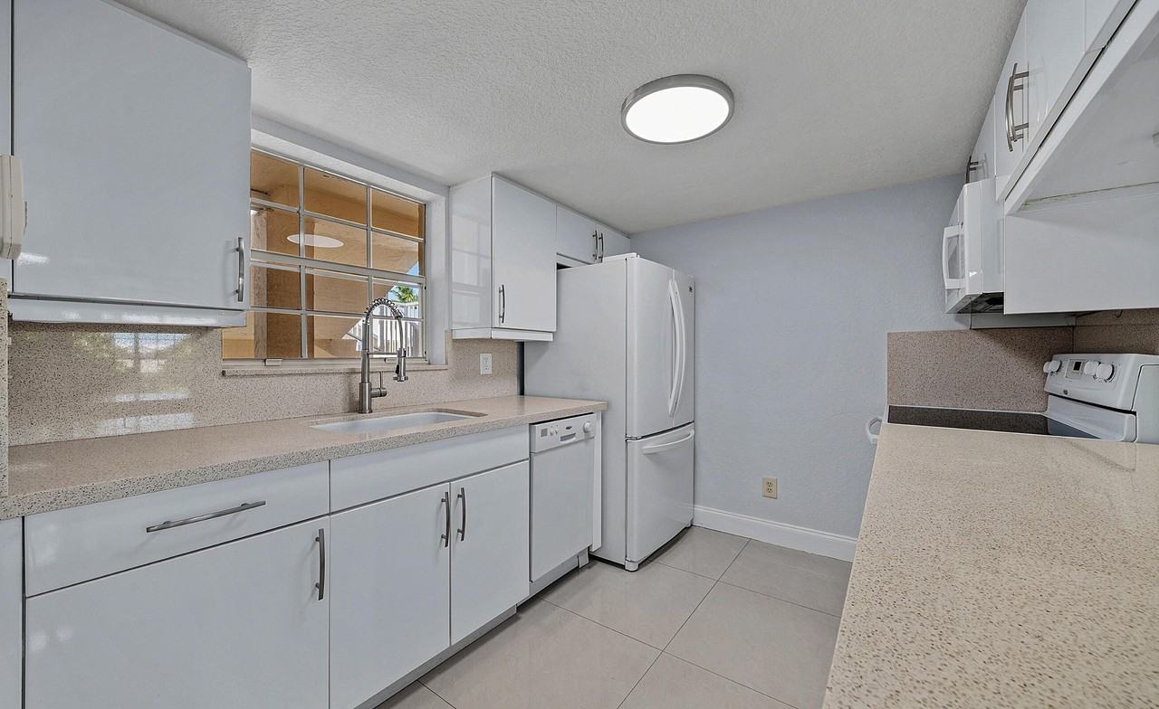 6300 La Costa Dr #H - Photo 5 of 36