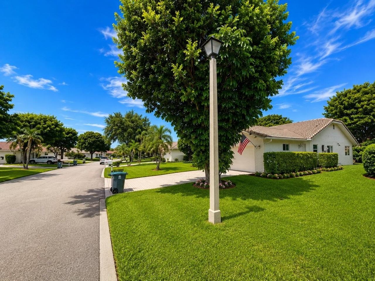 7758 Cloverfield Cir - Photo 4 of 37